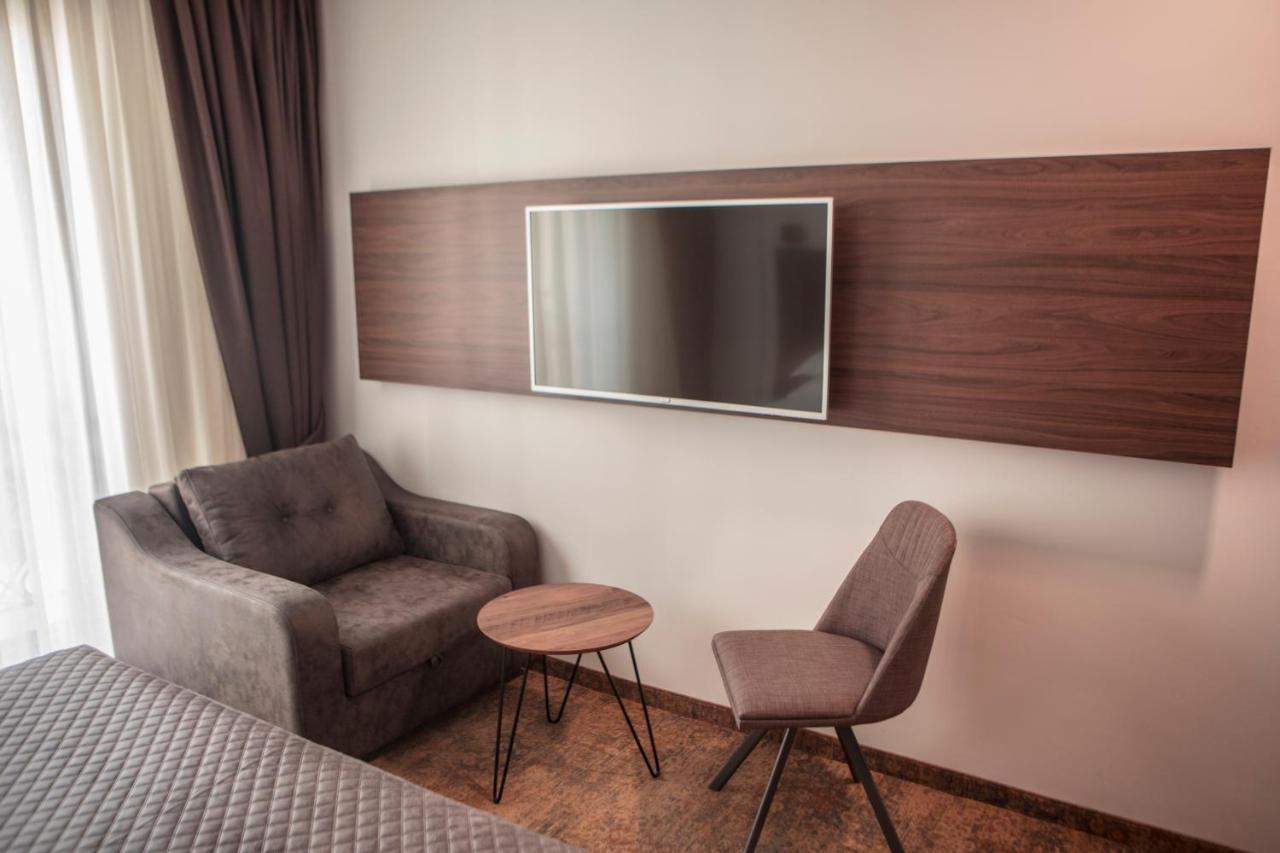 Kosovo Polje Qama Hotel מראה חיצוני תמונה